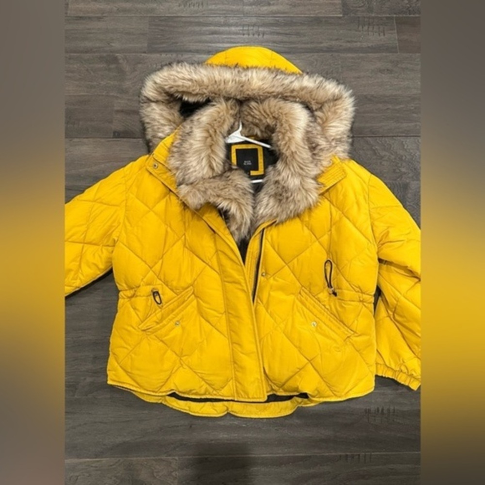 Yellow quilted puffer coat.  Parka style design.  Stay warm. Ski jacket. Winter.